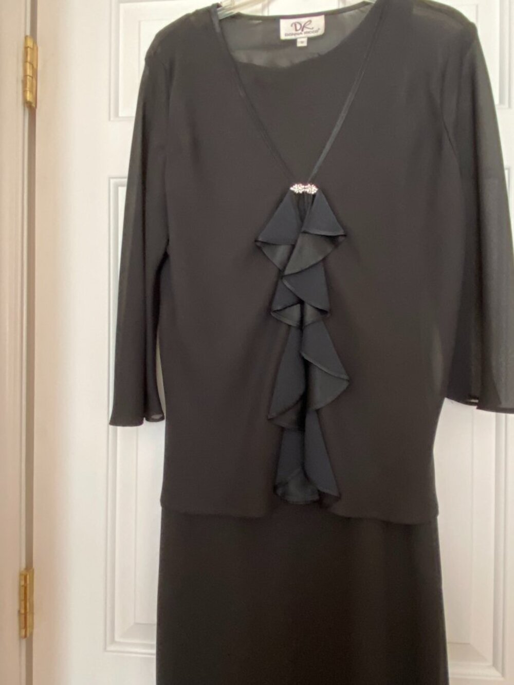 Donna Ricco Black long 2 piece suit consist of a jacket and a long dress sz 12